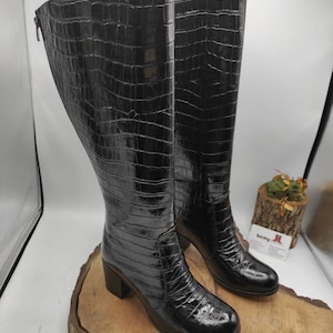 Handmade Leather Platform Boots: Custom Women&#39;s Suzani Boots