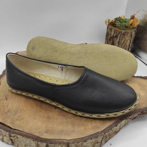 Handmade Leather Yemeni Shoes: Turkish Slip-Ons