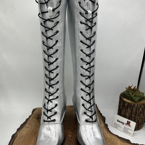 Zilveren leren laarzen, Victoriaanse laarzen, Veterlaarzen, Cowboylaarzen, Kniehoge Laarzen, Comfortabele Laarzen, Suzanilaarzen, Zilveren Laarzen
