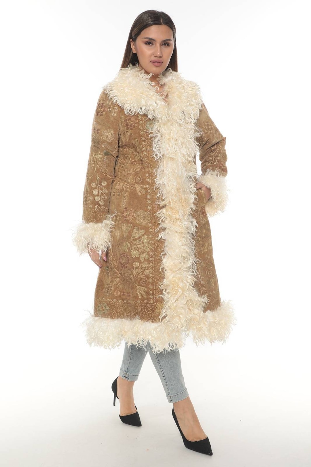 Abrigo de piel de oveja vintage: tapiz suzani bordado a mano con