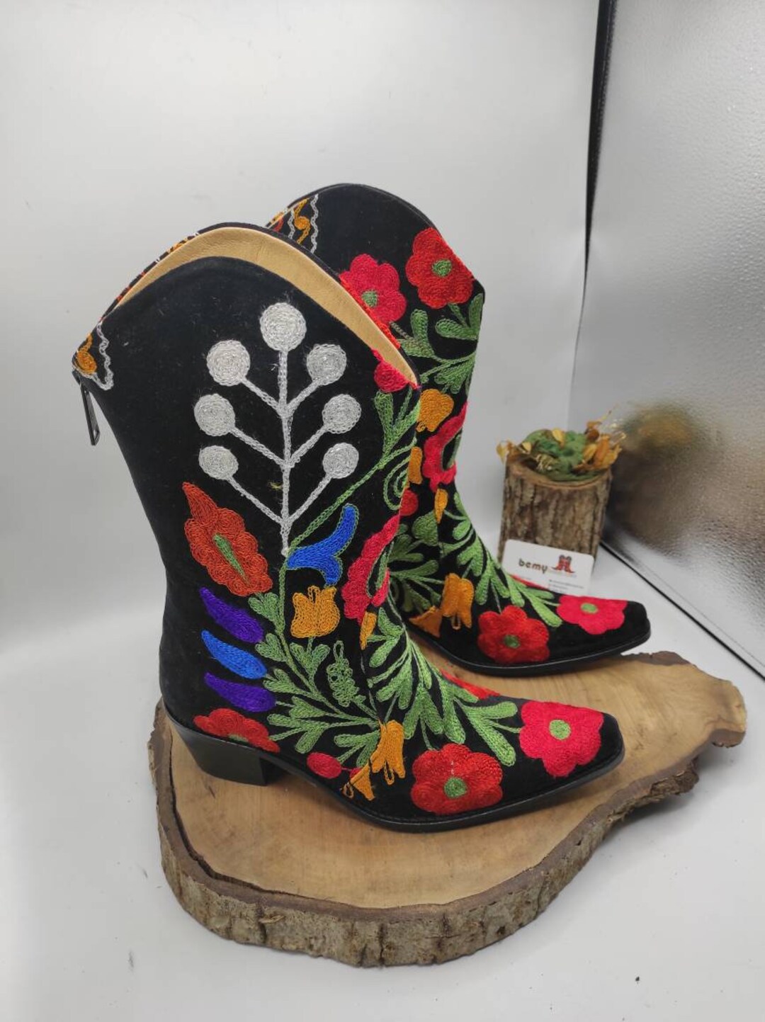 ヴィンテージ スザニ カウボーイブーツ：花柄刺繍レザーウエスタン