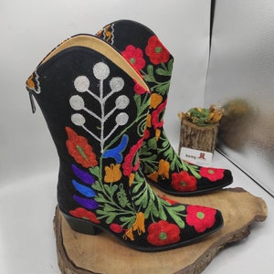 Vintage Suzani Cowboy Boots: Floral Embroidered Leather Western Boots