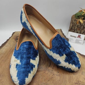 Handgefertigte Leder Ikat Loafers: Vintage Damenschuhe