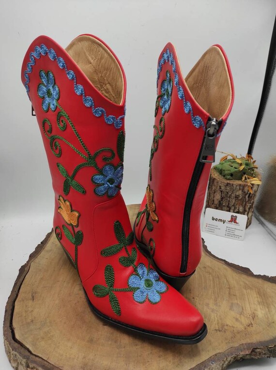 Cubaanse Hak Suzani Laarzen Made To Order Schoenen damesschoenen Laarzen Cowboy & Westernlaarzen Pointy Toe Boots Handgemaakt Lederen Laarzen Dames Laarzen Comfortabele Laarzen Alledaagse Laarzen Op maat gemaakt 