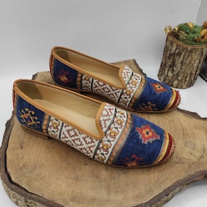 Handmade Leather Men&#39;s Flats: Ethnic Kilim Shoes