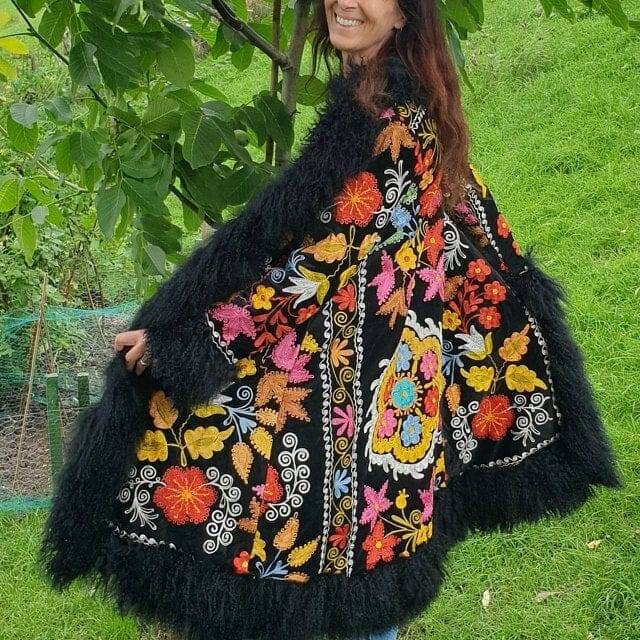 ヴィンテージ スザニ コート：手刺繍のアフガン風シアリングトリム