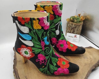 Handgemaakte Suzani enkellaarzen met bloemenprint: echt leren kittenhak
