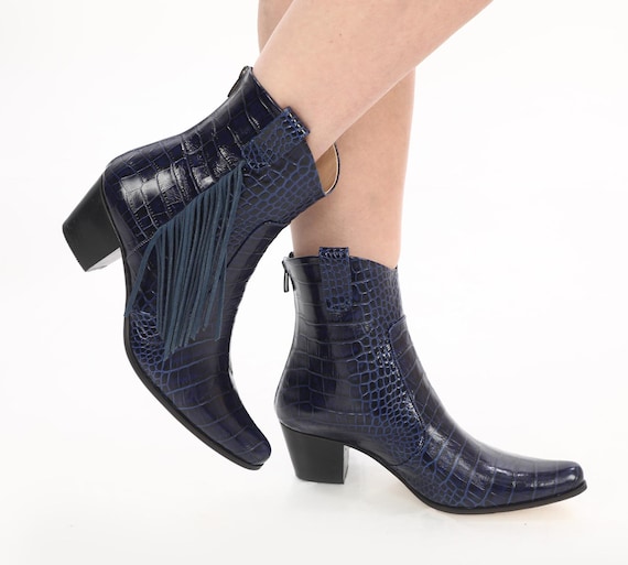 Vintage 70s Crocodile Embossed Leather Mukluk Boots Fringe Tassel Romania 8.5 9 1970-80 main image 4