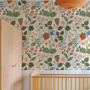 Peel and Stick Erdbeerfelder Tapete - Abnehmbares Blumen- und Fruchtwandbild - Wildblumenakzentwand - Florale Wandverkleidung PVC