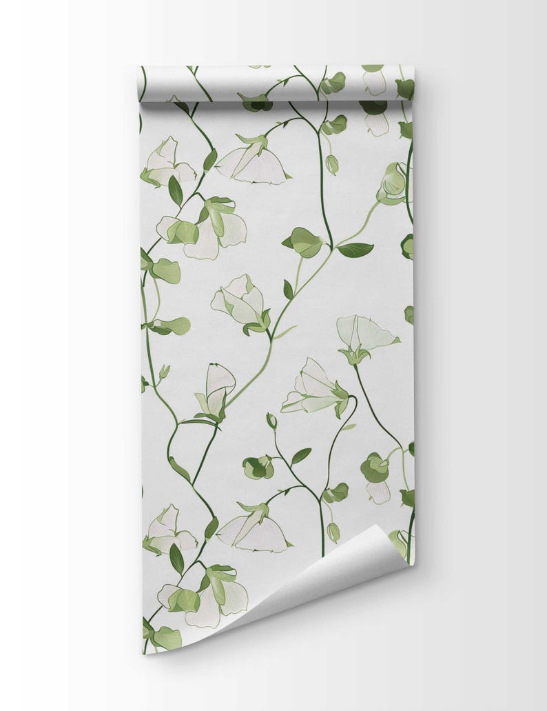 Timeless floral wallpaper featuring sweet pea flowers intertwined with leaf vines for a soft and inviting atmosphere.