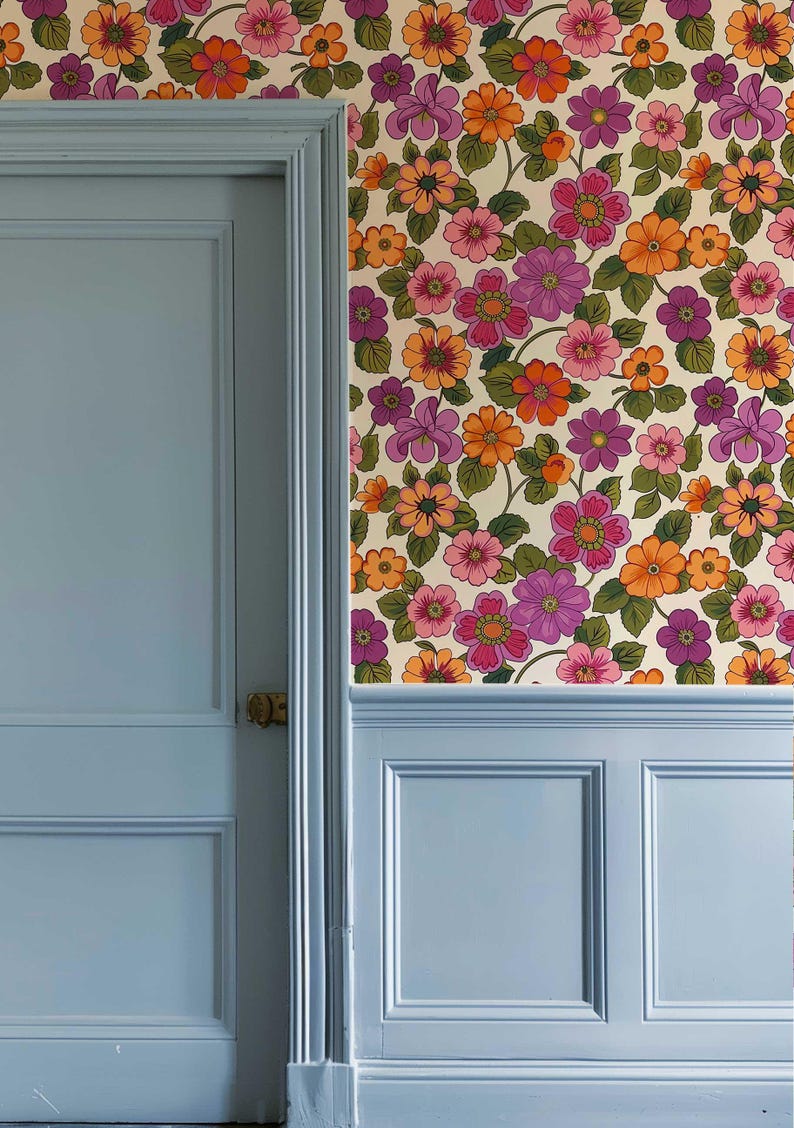 Vibrant wallpaper with a bold 70s flower pattern for an energetic home decor look.