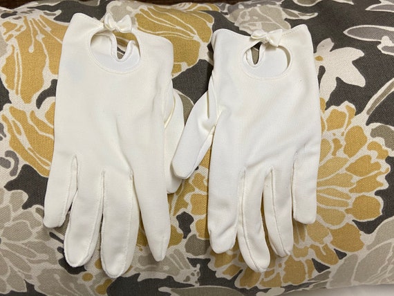 Lot Of 12 Pairs White  Dress Gloves Unisex Fits Ages 7-14 Nolan Glove Communion 