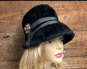 Vintage Oleg Cassini Black Felted Fur Cloche/beanie Style  display picture 2