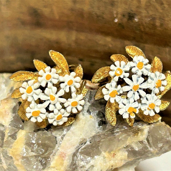 Vintage Daisy Floral Earrings, Vintage Floral Clip On Earrings, Vintage Kitschy Floral Earrings, White Daisies on Gold Metal Base