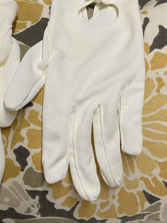 Vintage Off White Girls Gloves, Fits Ages 9-12, C… - image 4