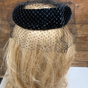 Vintage Black Velvet Fascinator with Black Netting, Velvet Bow on Front Crown, 50's Velvet Fascinator image 3