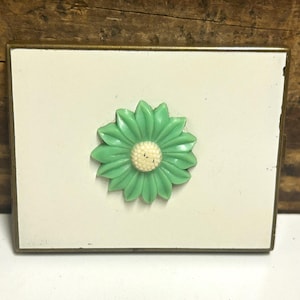 Vintage White Enamel Floral Compact, Green Flower Top Embellishment, Powder Compact, Vanity Compact, Dresser Decor, Vintage Vanity Decor