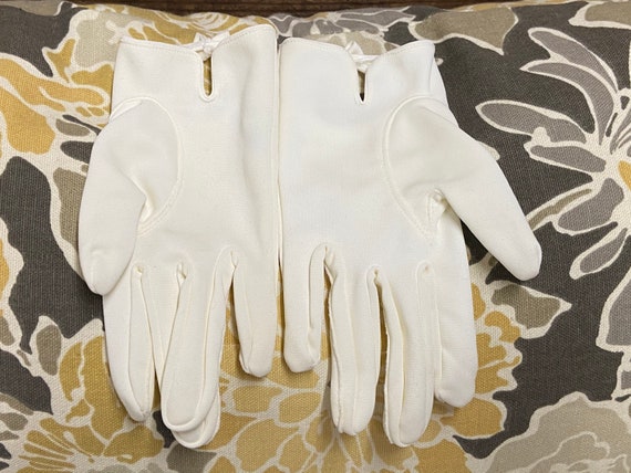 Vintage Off White Girls Gloves, Fits Ages 9-12, C… - image 10