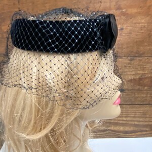 Vintage Black Velvet Fascinator with Black Netting, Velvet Bow on Front Crown, 50's Velvet Fascinator image 4