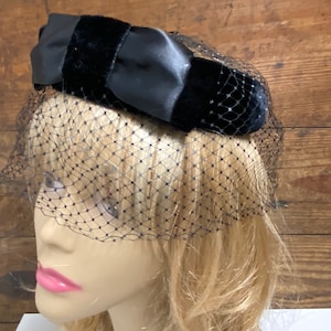 Vintage Black Velvet Fascinator with Black Netting, Velvet Bow on Front Crown, 50's Velvet Fascinator image 1