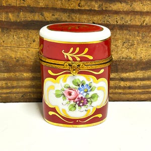 Vintage Limoges France Peint Main Floral Trinket Box, Signed, French Limoges Floral Trinket Box, Porcelain Hand Painted