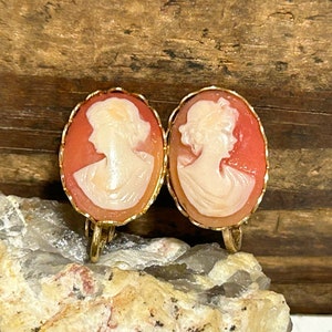 Vintage Victorian Cameo Clip On Earrings: Gold Tone Filigree