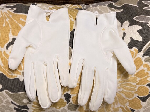 Vintage Off White Girls Gloves, Fits Ages 9-12, C… - image 6