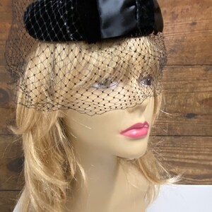 Vintage Black Velvet Fascinator with Black Netting, Velvet Bow on Front Crown, 50's Velvet Fascinator image 5