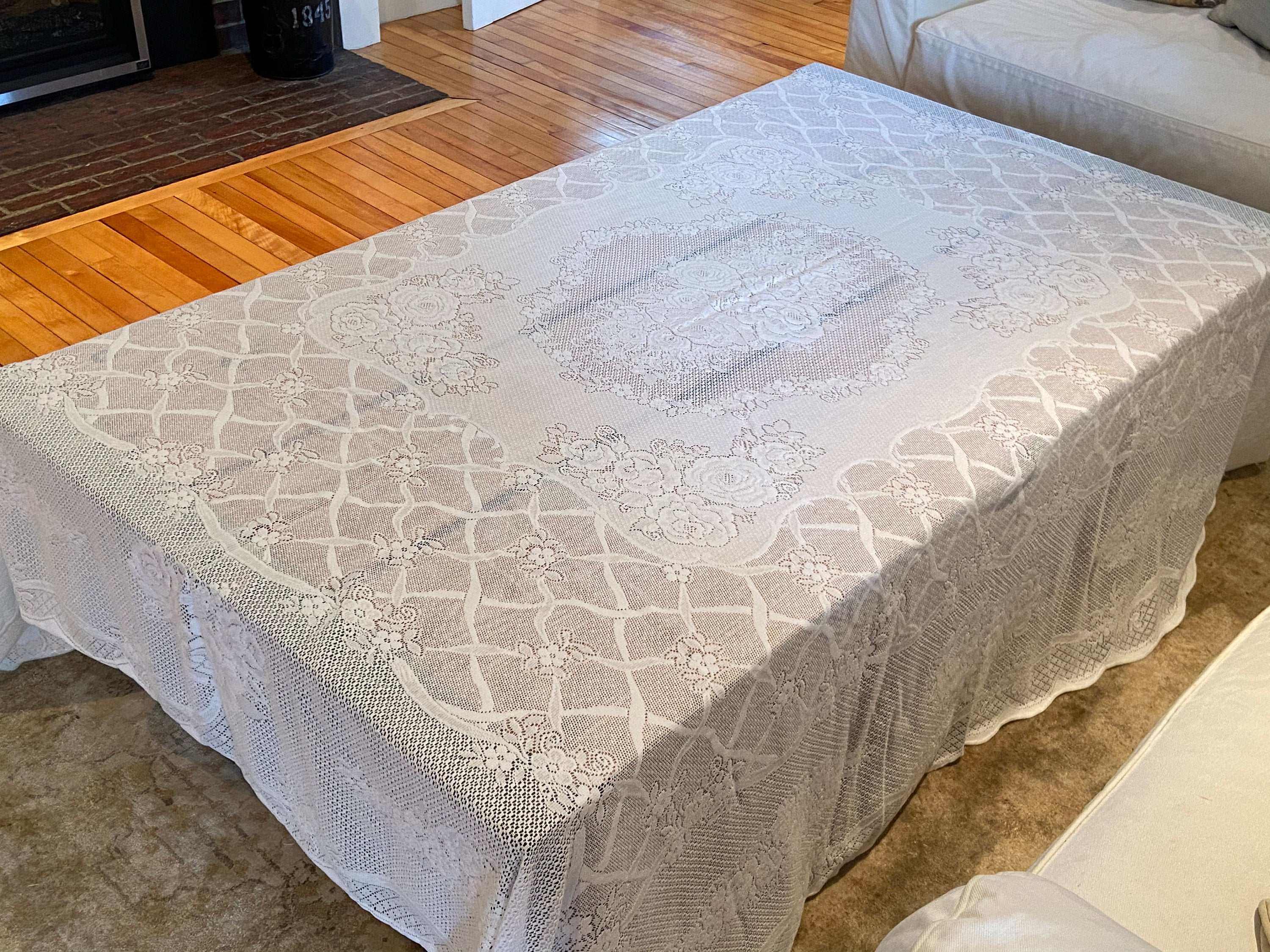 Beautiful Quaker Lace Tablecloth, 70" x 80" Lace Tablecloth, Vintage White Color Lace Tablecloth, Quaker Lace Tablecloth, Vintage Lace Linen