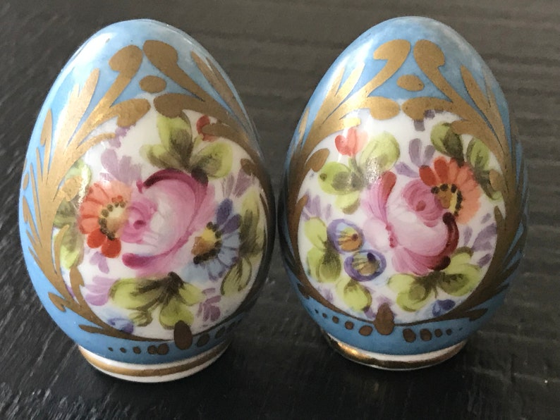 Easter Table Decoration Easter Egg Salt & Pepper Shakers Footed Yellow Salt and Red Pepper
