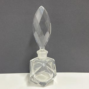 Vintage Cut Crystal Perfume Bottle with Stopper, Diamond Cut Crystal Stopper, Clear Glass Perfume Bottle, Vintage Perfume, Vanity Decor