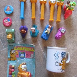 Vintage Jim Davis Garfield the Cat - Coffee Mug - Pez Odie Pooky Arlene PVC Vehicles - Figurines - Garfield Pin - Gumball Dispenser Lot