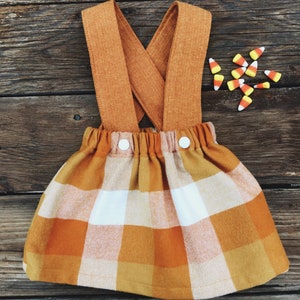 Jupe d'automne à carreaux pour fille avec bretelles réglables, tenue d'automne pour tout-petit, robe d'action de grâce à carreaux orange citrouille image 2