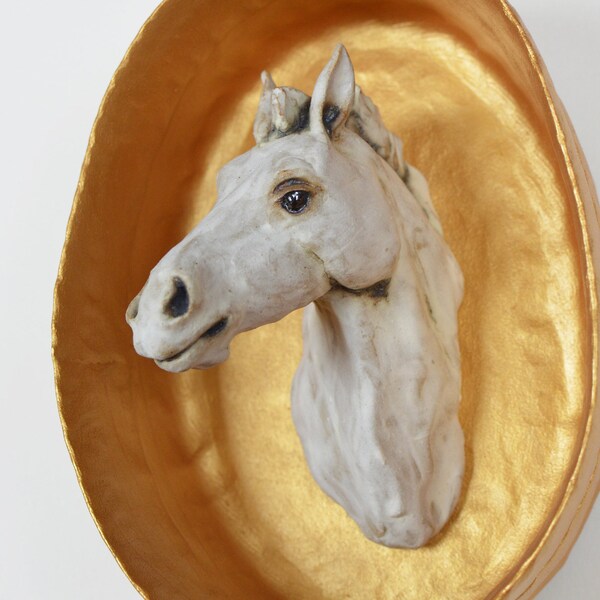 Animal Box No.4, 2018 // Horse portrait // ceramic art //contemporary ceramics // wall sculpture // animal sculpture / miniature art