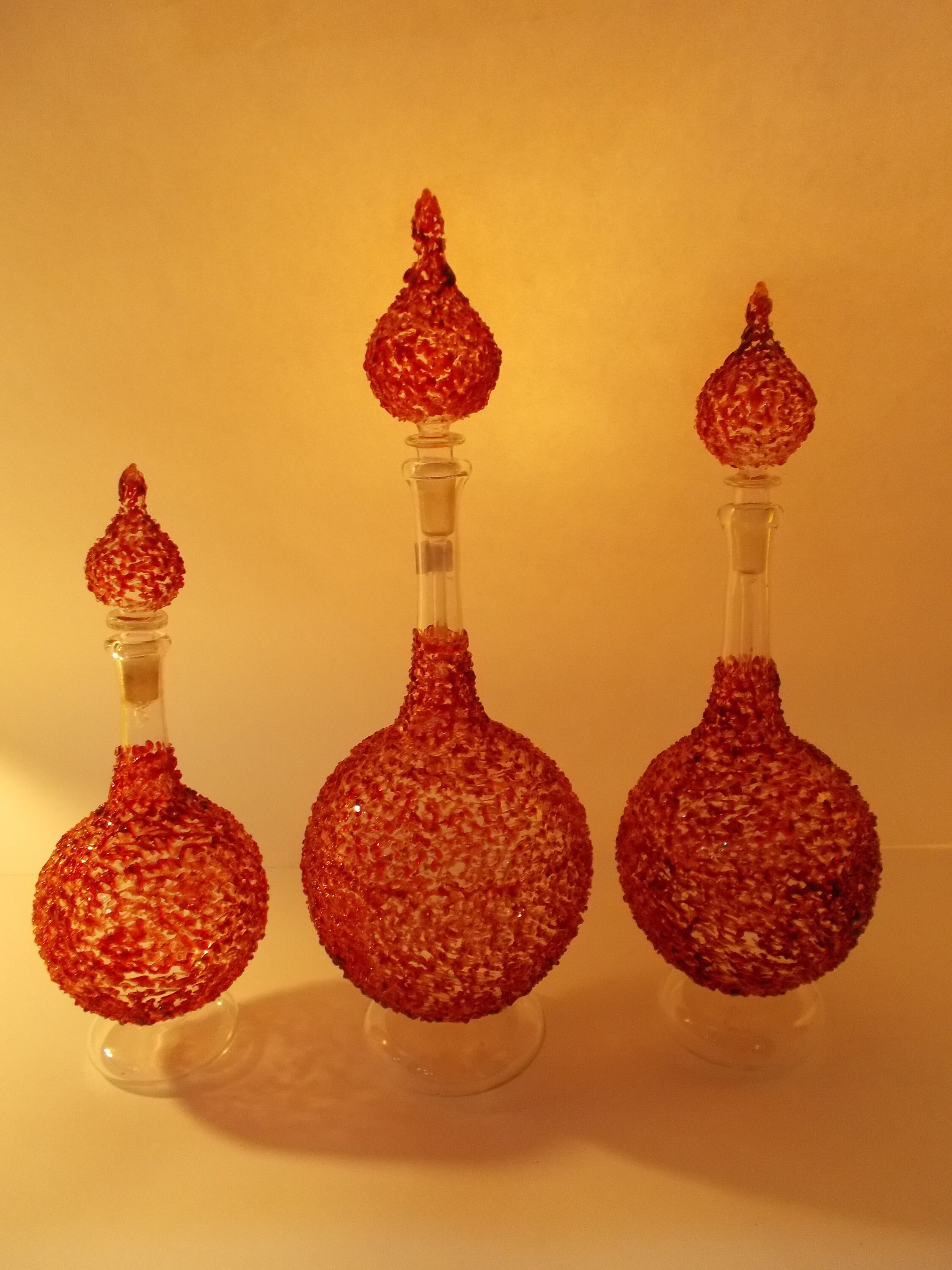 Lot De 3 Vases Décoratifs En Verre Rouge - Occasion