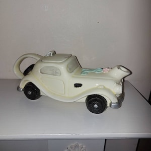Super teapot collectable vintage car design novelty teapot signed excellent condition ships worldwide