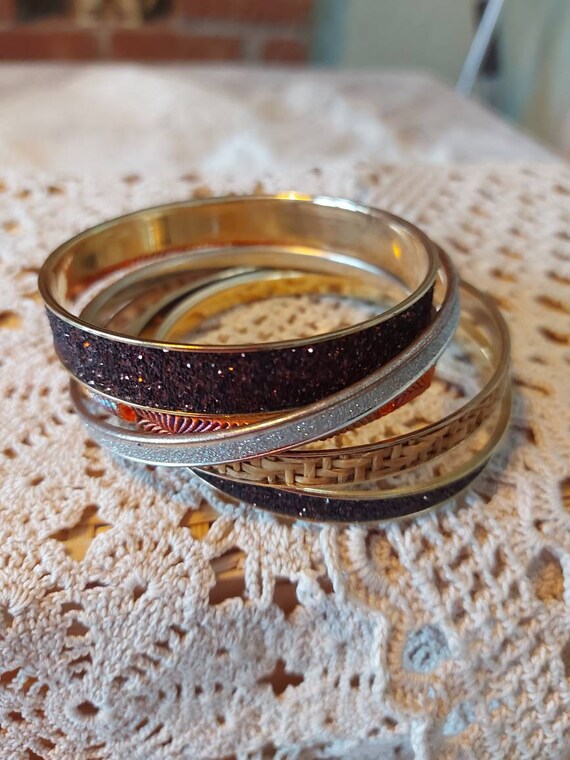 Vintage Bangle bundle 5 solid metal bracelets dif… - image 4