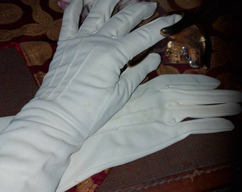 Pretty pair of vintage white gloves new old stock size 7.5 simple elegant ships worldwide free UK shipping