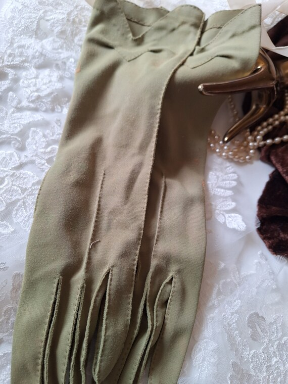 Lovely green  vintage day gloves mid century form… - image 7
