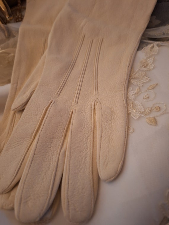 vintage Doeskin gloves creamy leather soft s… Gem
