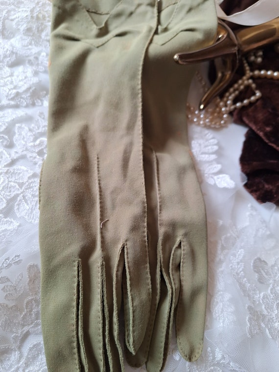 Lovely green  vintage day gloves mid century form… - image 9