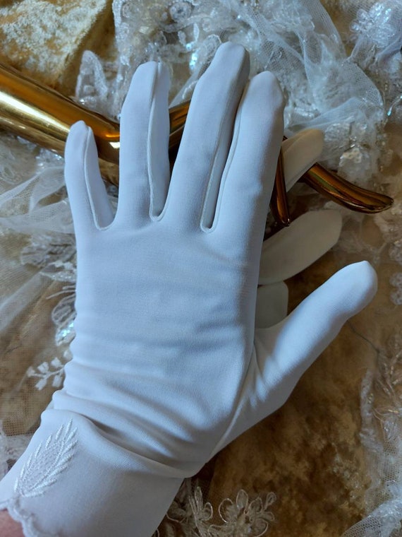 Vintage gloves white wedding or prom new old stoc… - image 5