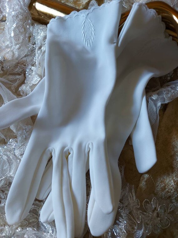 Vintage gloves white wedding or prom new old stoc… - image 4