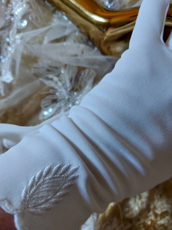 Vintage gloves white wedding or prom new old stoc… - image 3