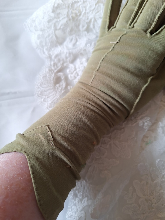 Lovely green  vintage day gloves mid century form… - image 1