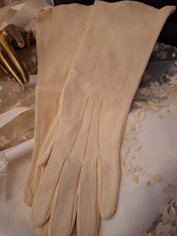 vintage Doeskin gloves creamy leather soft s… Gem