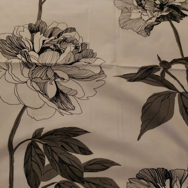 Prestigieux Textiles noir et blanc motif de fleur frappant ligne de tissu monochrome dessiné grandes fleurs déclaration tissu navires dans le monde entier