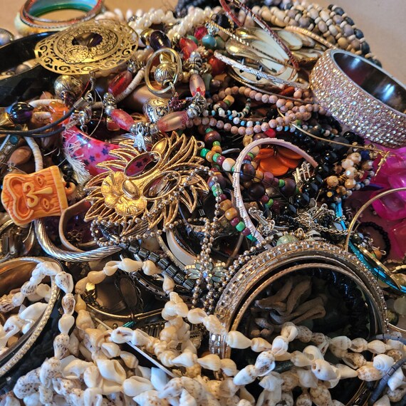 Lot of jewelry,  over 5 pounds, vintage and new - image 3