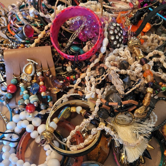 Lot of jewelry,  over 5 pounds, vintage and new - image 5