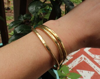 Manguito de latón martillado // Brazalete de manguito de latón crudo martillado hecho a mano